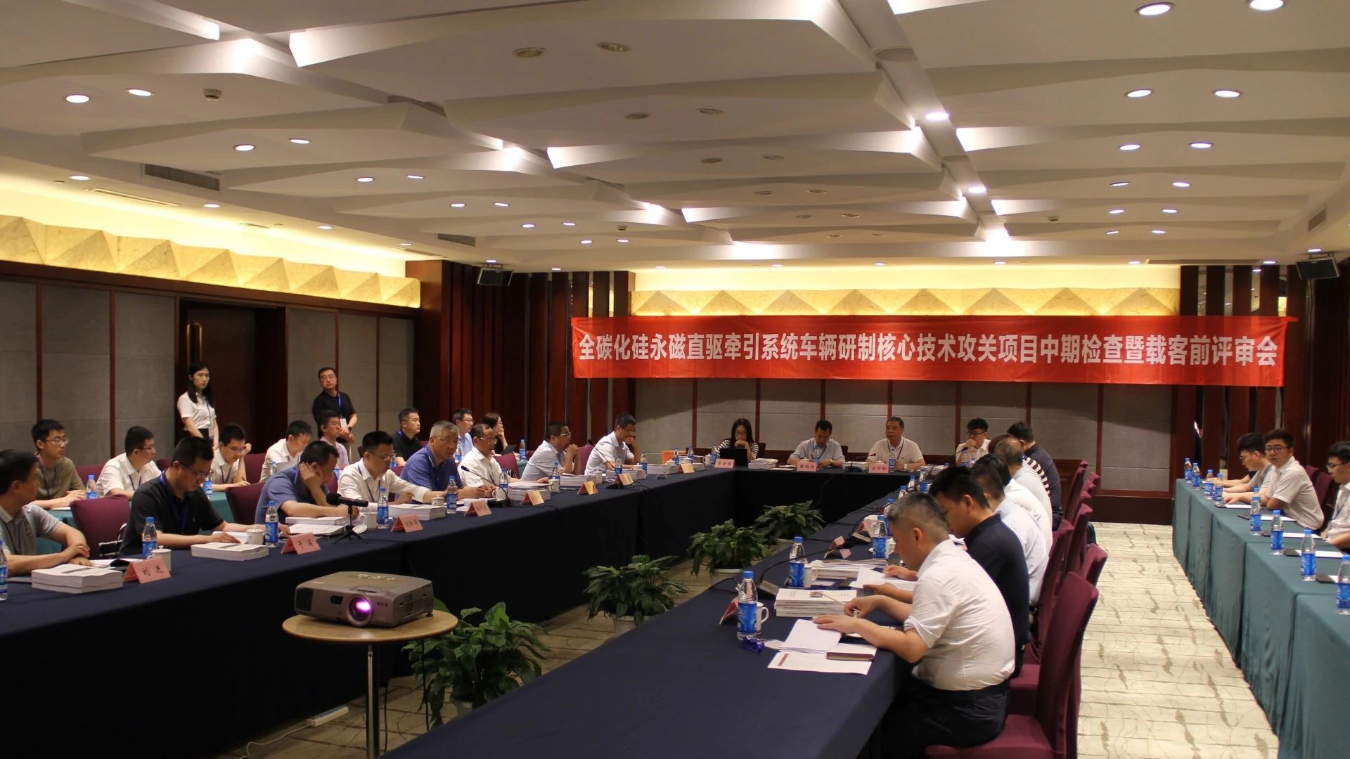 ABB CI858K01 3BSE018135R1  伺服模块 全国首列全碳化硅永磁直驱列车通过载客前评审，汇川经纬开启节能降碳新篇章