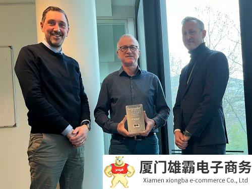 施耐德电气荣获HMS工业网络颁发的第10,000,000个Anybus模块奖